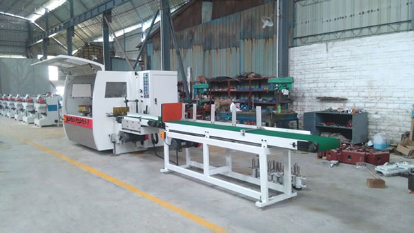 3377电子·(中国)网站木工机械有限公司厂房一角