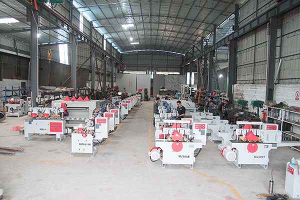 3377电子·(中国)网站木工机械有限公司生产车间