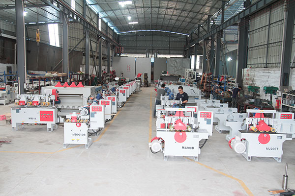 3377电子·(中国)网站木工机械有限公司员工实操